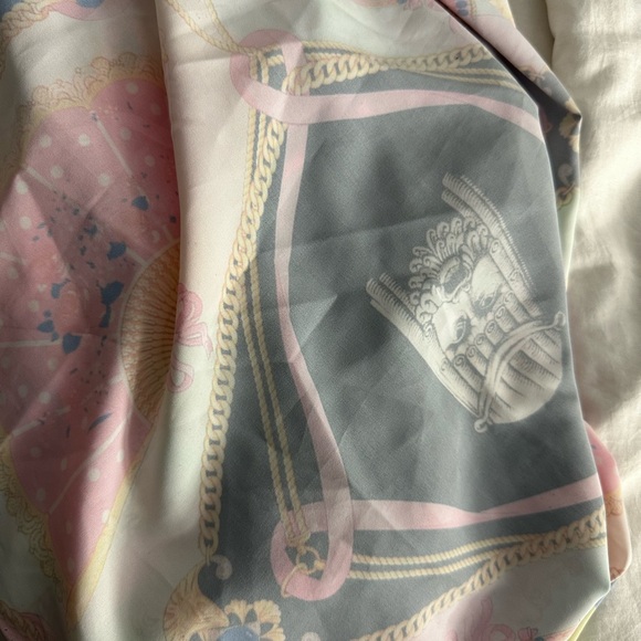 Versace styled print fabric - Picture 8 of 8